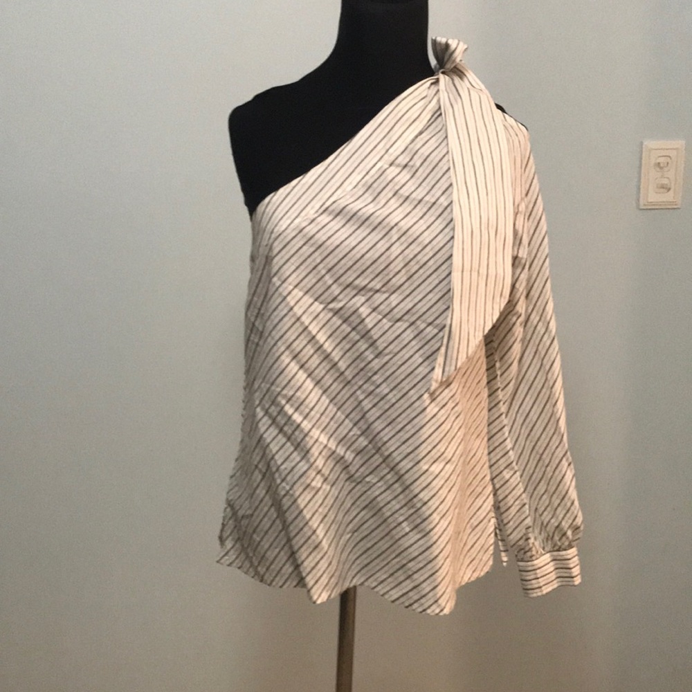 Asymmetrical shoulder cut out long sleeve shirt
